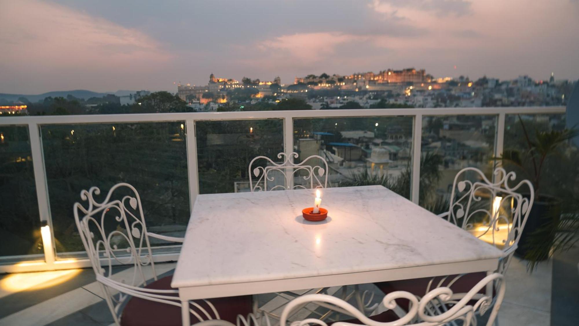 Hotel Naren Villa Udaipur Esterno foto