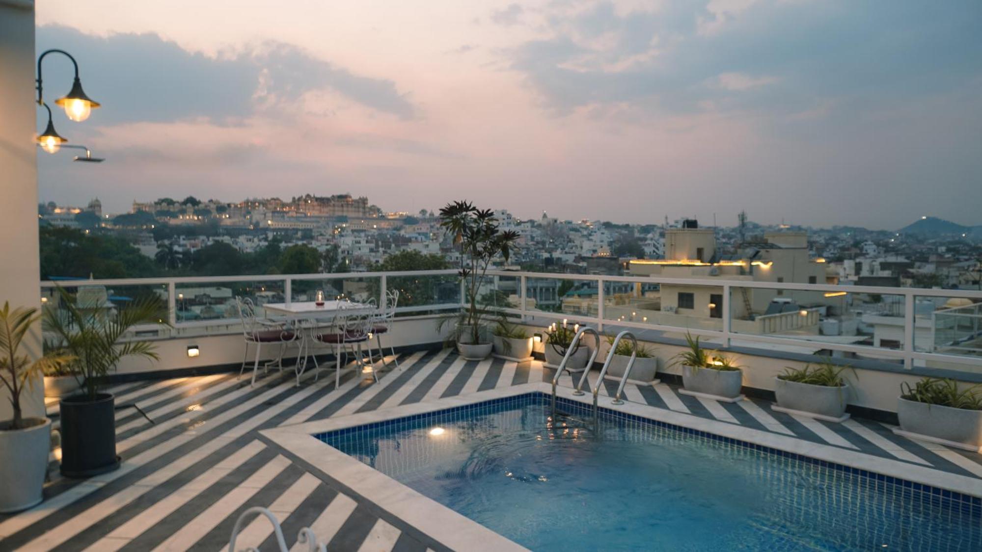 Hotel Naren Villa Udaipur Esterno foto