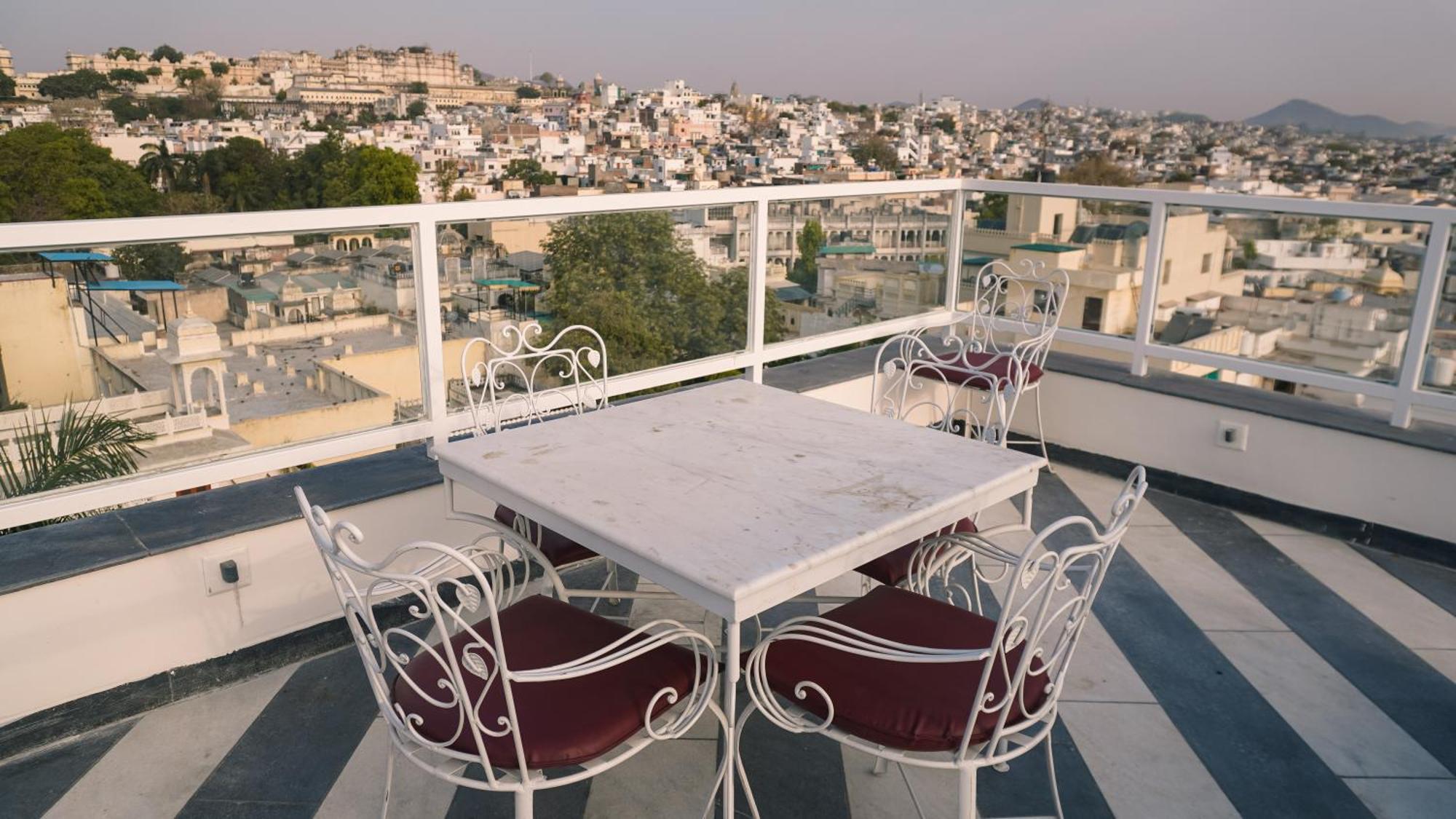 Hotel Naren Villa Udaipur Esterno foto